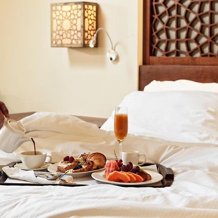 Fanar Hotel & Residences Salalah Esterno foto Room service