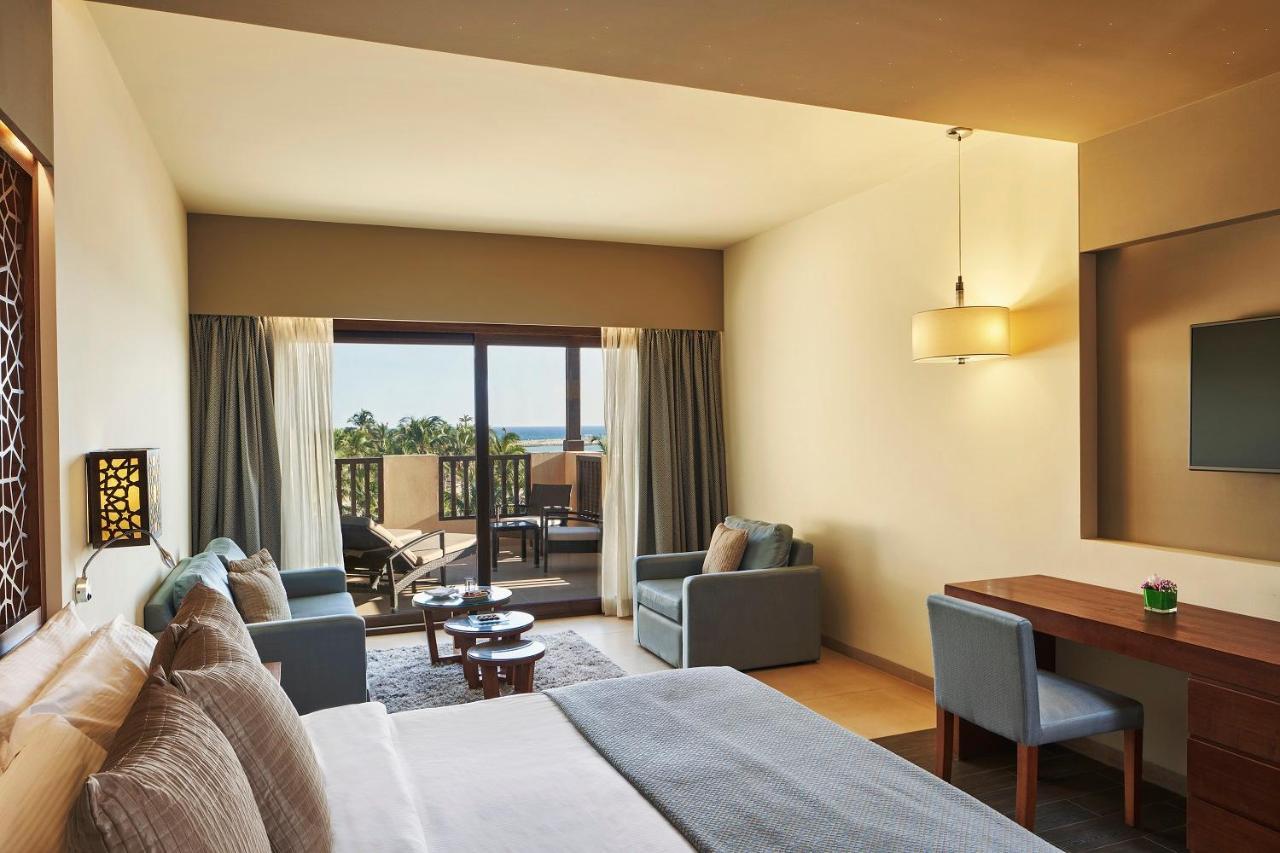 Fanar Hotel & Residences Salalah Esterno foto A room at the hotel