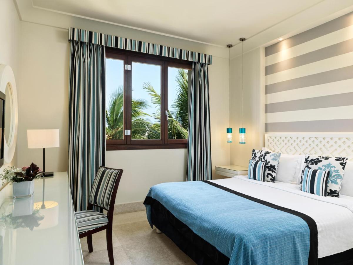 Fanar Hotel & Residences Salalah Esterno foto A bedroom at the resort