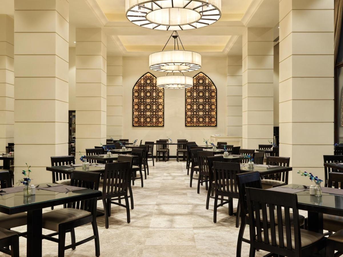 Fanar Hotel & Residences Salalah Esterno foto The restaurant