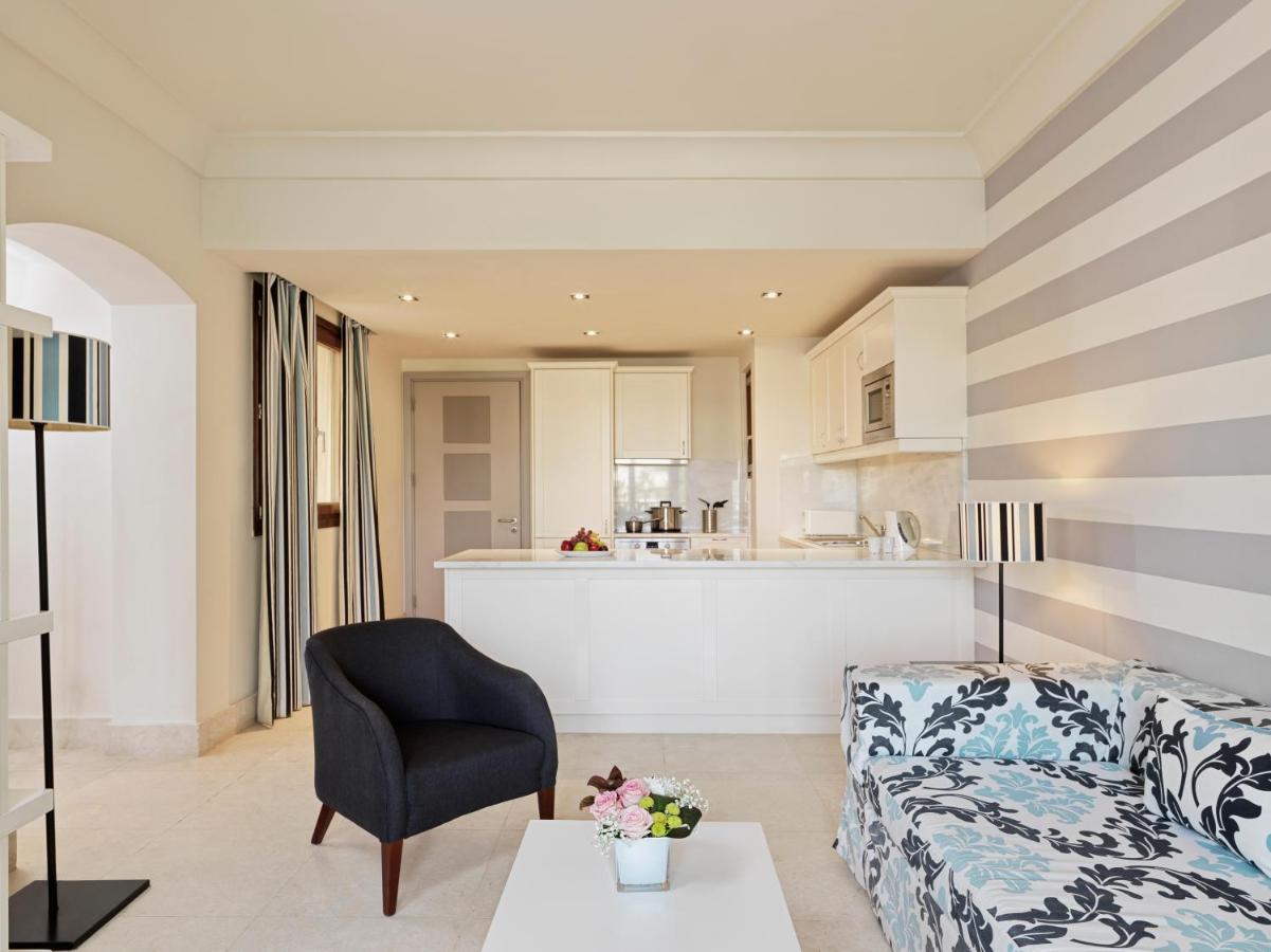 Fanar Hotel & Residences Salalah Esterno foto A typical apartment at the complex