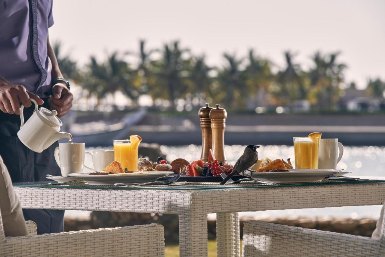 Fanar Hotel & Residences Salalah Esterno foto A breakfast table