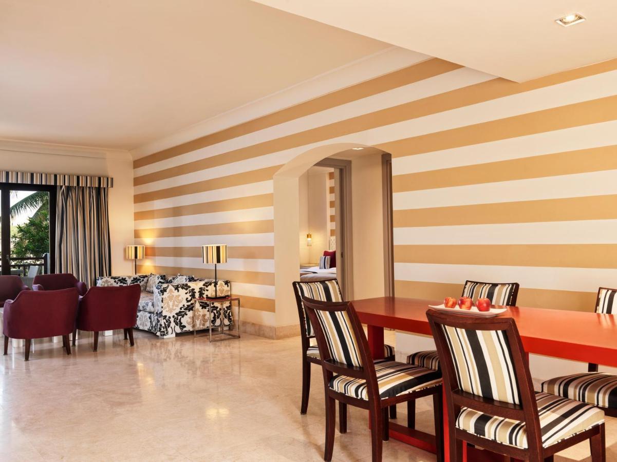 Fanar Hotel & Residences Salalah Esterno foto A dining room