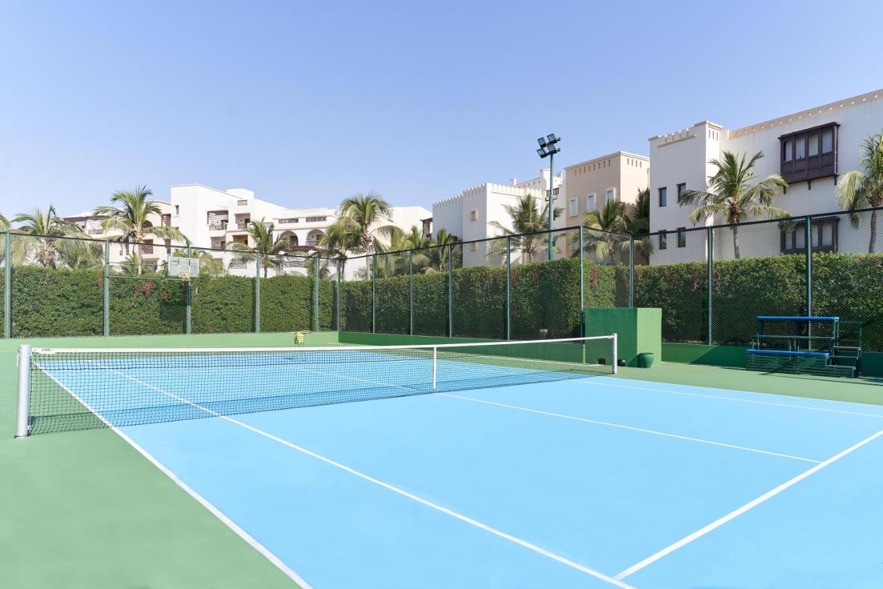 Fanar Hotel & Residences Salalah Esterno foto Tennis court at the resort