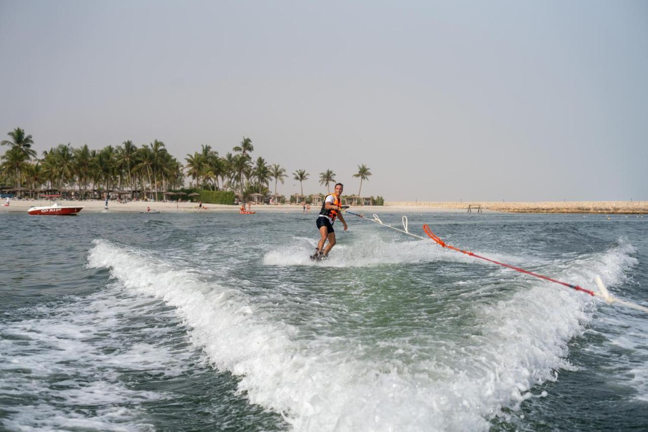 Fanar Hotel & Residences Salalah Esterno foto A water skier in Dubai