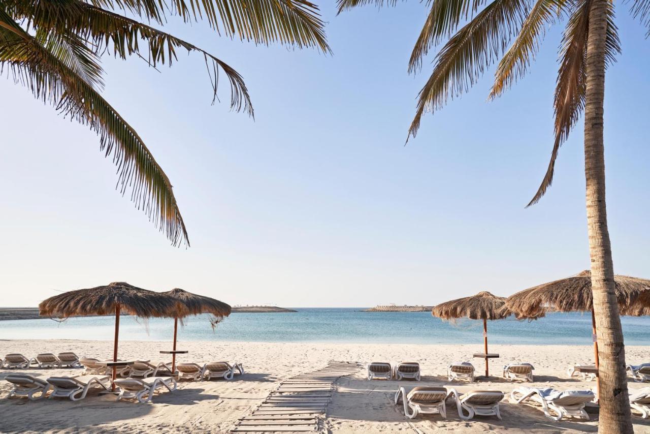 Fanar Hotel & Residences Salalah Esterno foto Beach at the resort