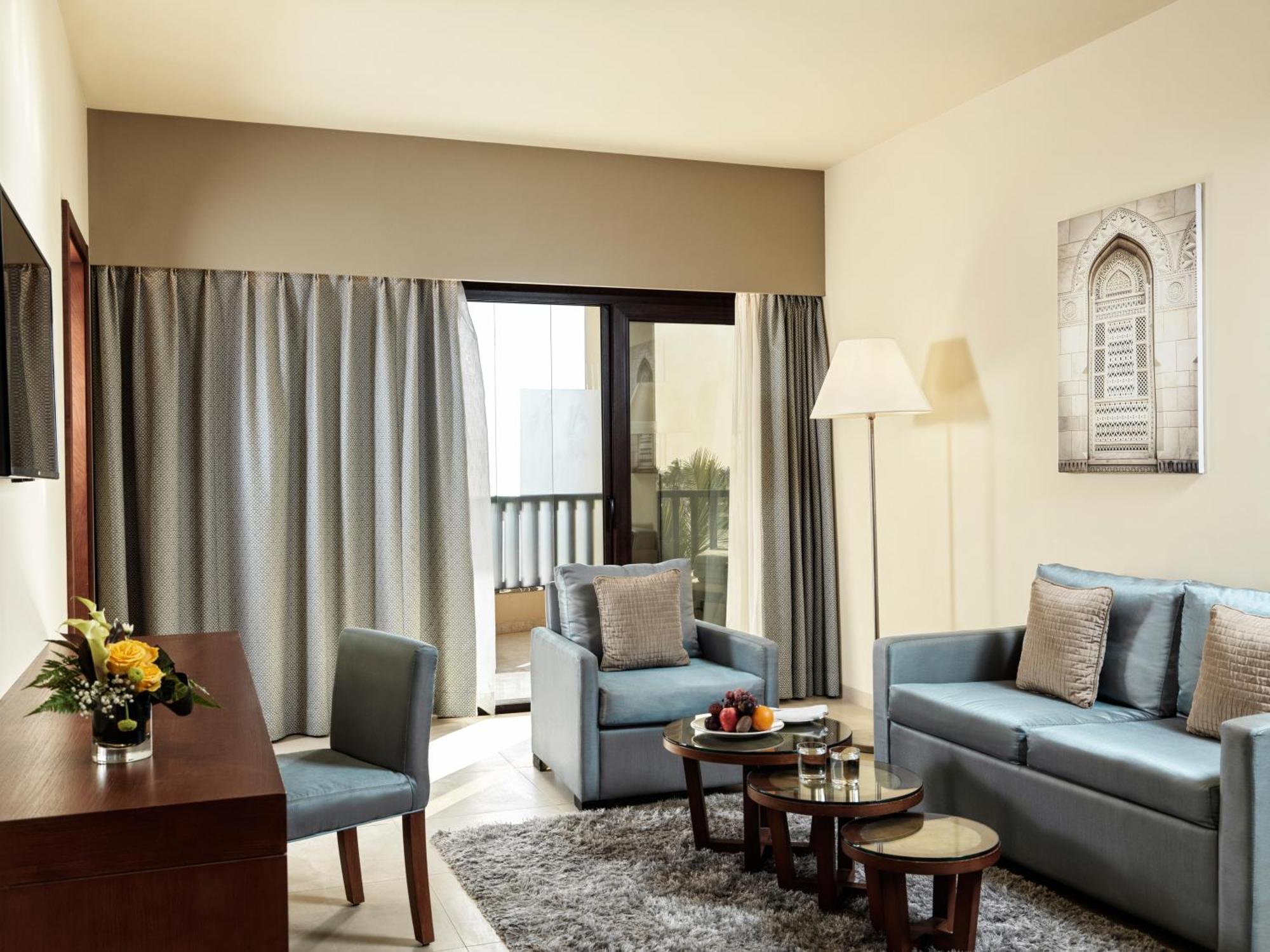 Fanar Hotel & Residences Salalah Esterno foto A living room at the Taj Bengal